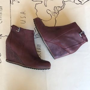 Biala platform ankle boots